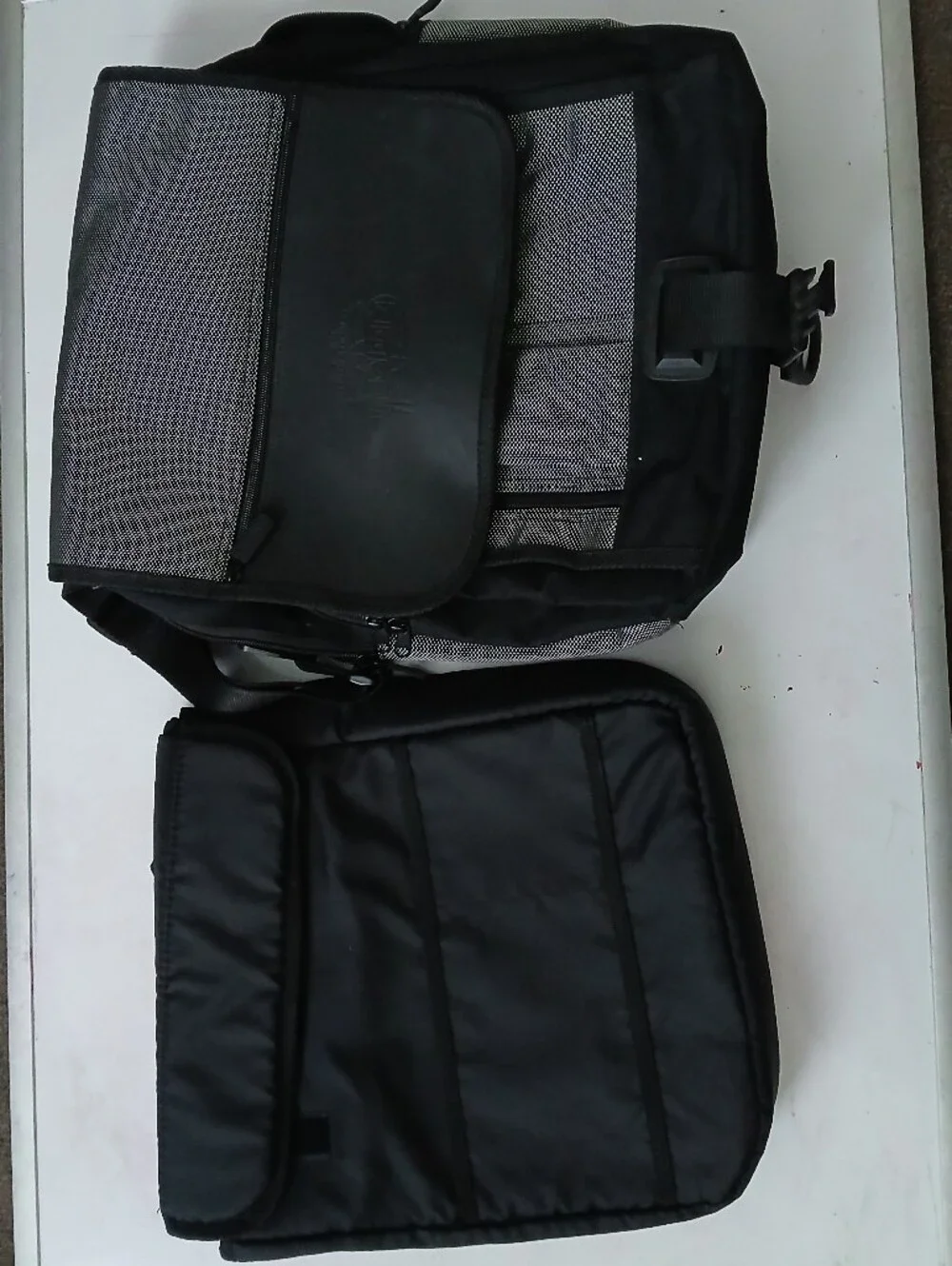Leeds durable black